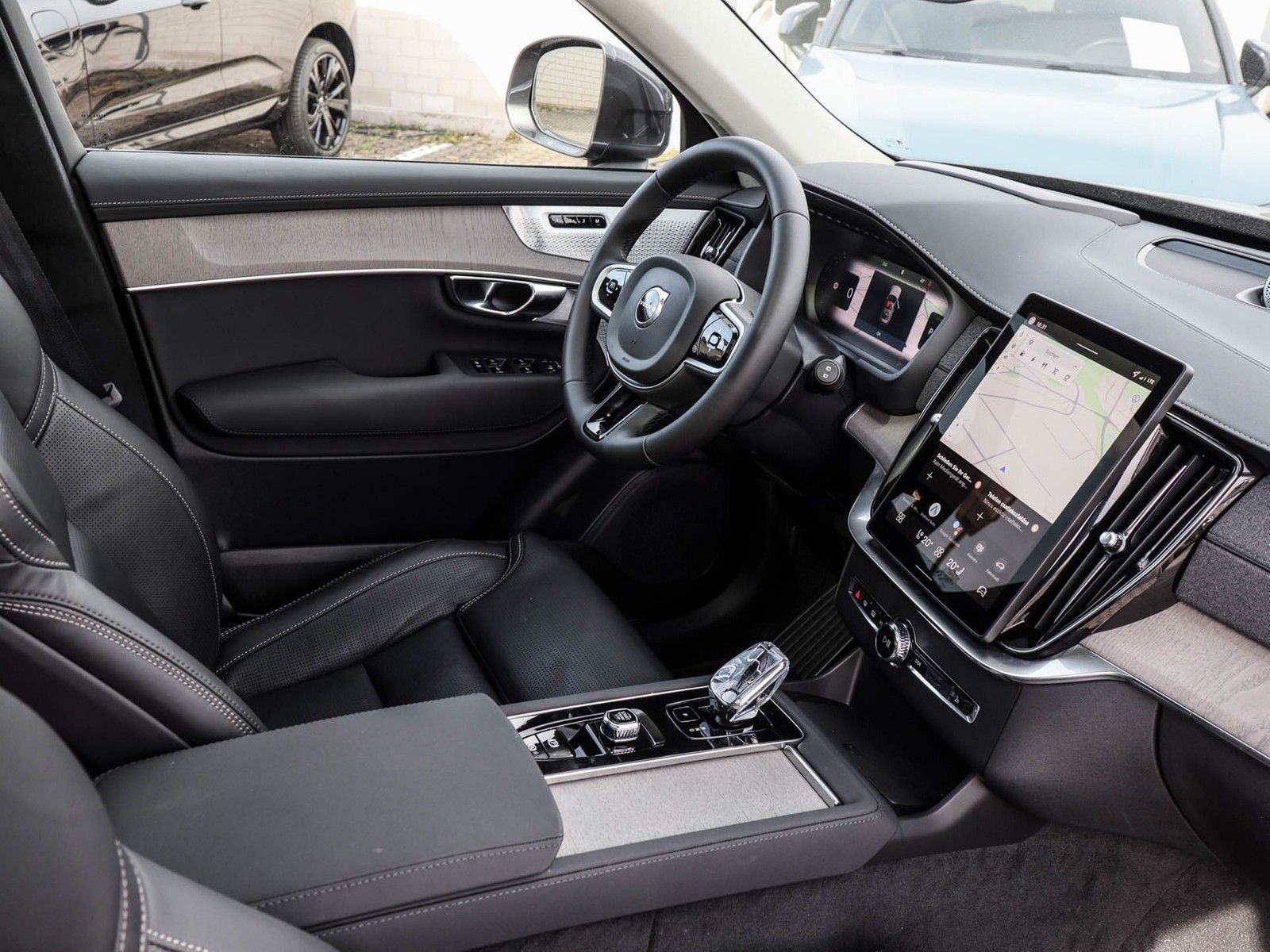 Volvo XC90 T8 Plug-In Hybrid AWD Ultra Bright Reskin imagem 3