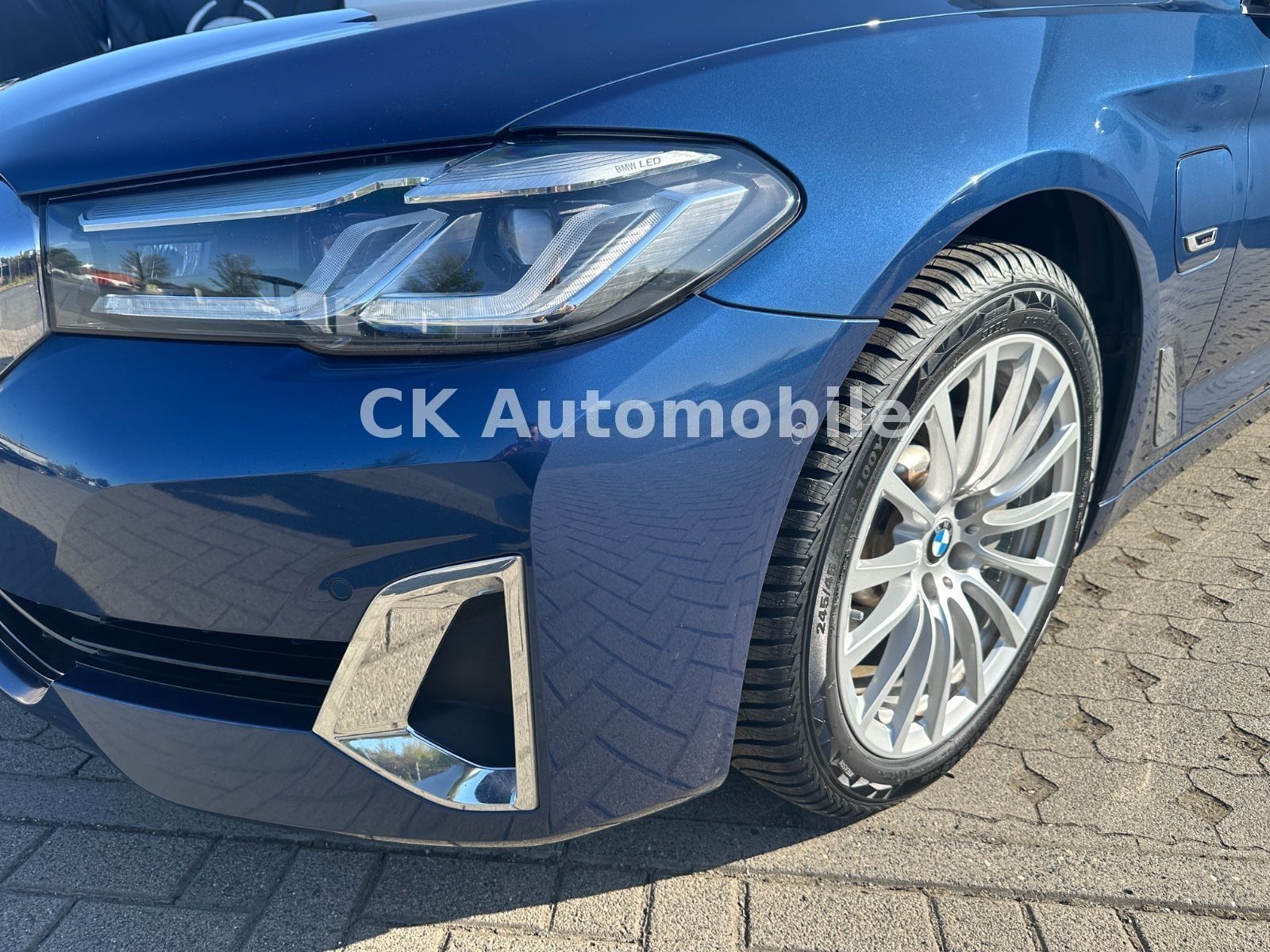 Fahrzeugabbildung BMW 530e xDrive Touring Luxury Line/Pano/LED/Kam/AHK