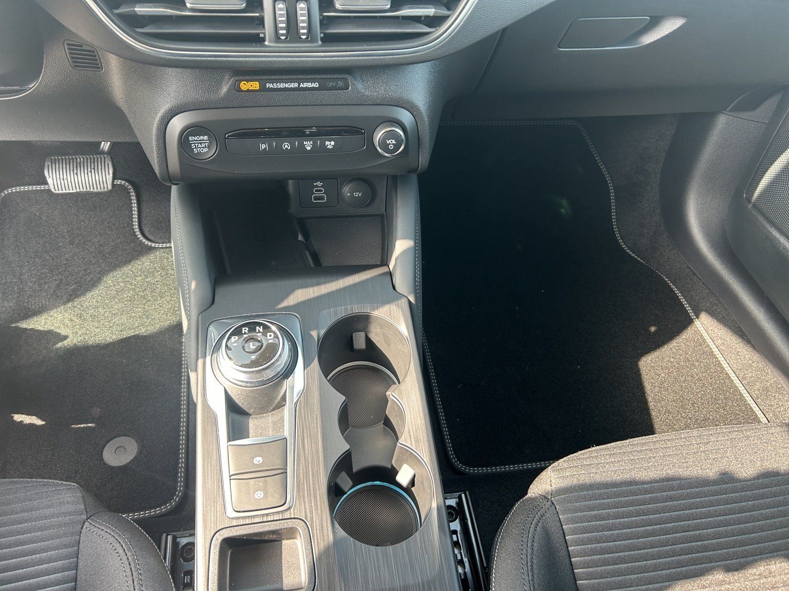 Fahrzeugabbildung Ford Focus Turnier 1,5 DSL Ecoblue  Titanium x Autom.