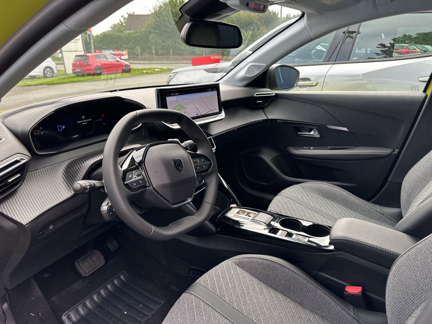 Fahrzeugabbildung Peugeot 208 Allure Hybrid 110 e-DSC6 Navi  ACC CarPlay