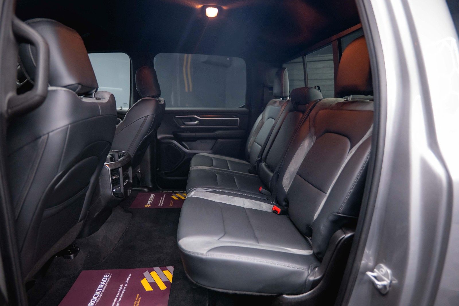 Fahrzeugabbildung Dodge RAM 5.7 V8 HEMI 4x4 OFFROAD Night-Paket *LED*19%