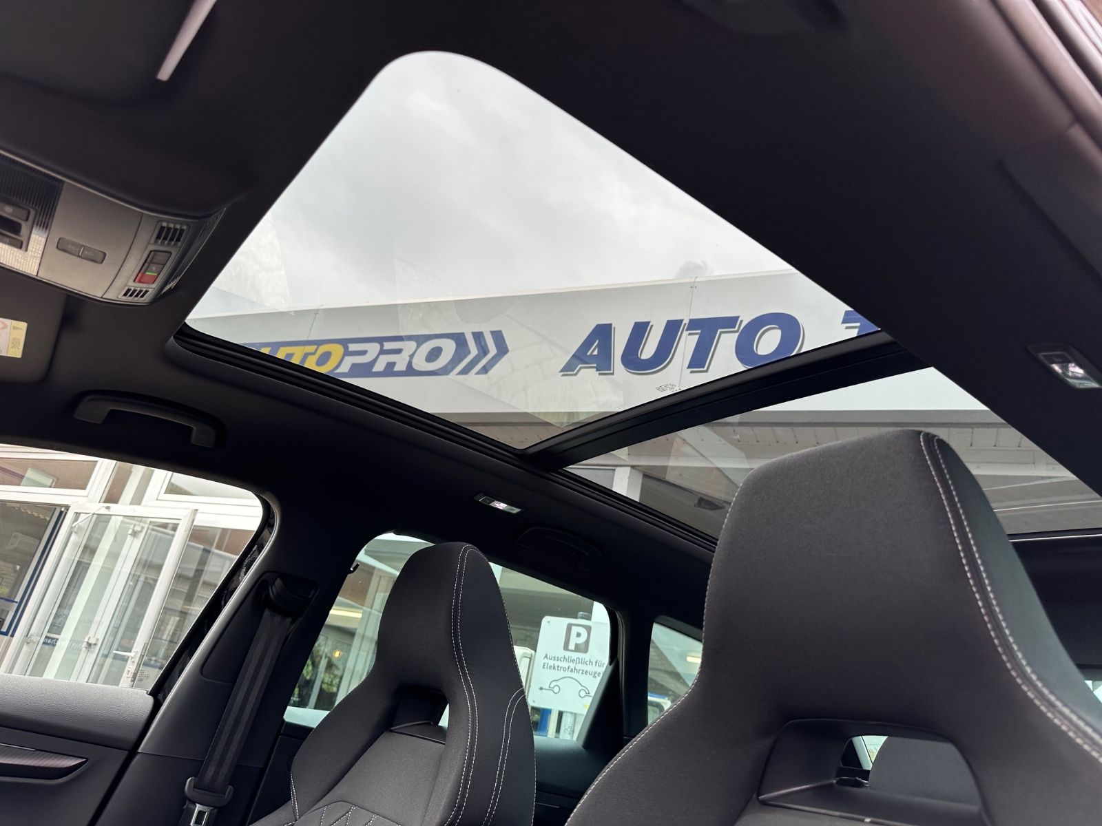 Fahrzeugabbildung SKODA Karoq 2.0 TSI Sportline 4x4 Pano/Matrix/ACC/Navi