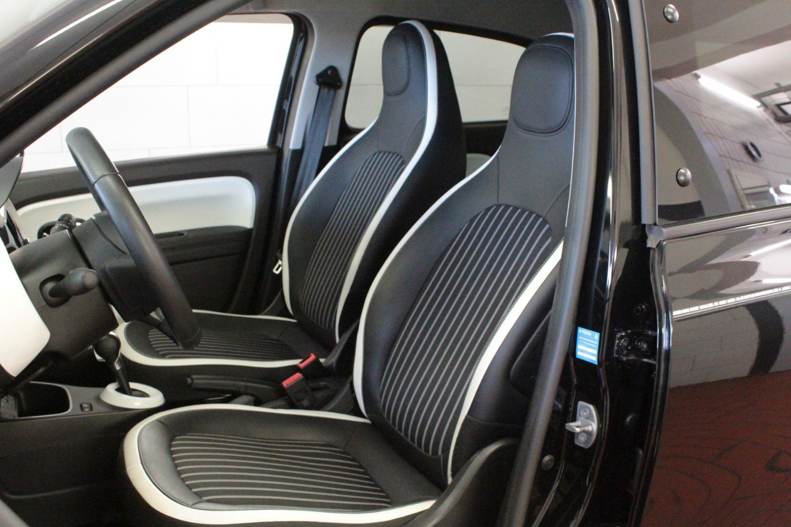 Fahrzeugabbildung Renault Twingo E-Tech 100% elektrisch*Plus Winterräder