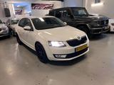 Skoda Octavia 1.6 TDI Businessline Sedan Navi - Skoda: Sedan