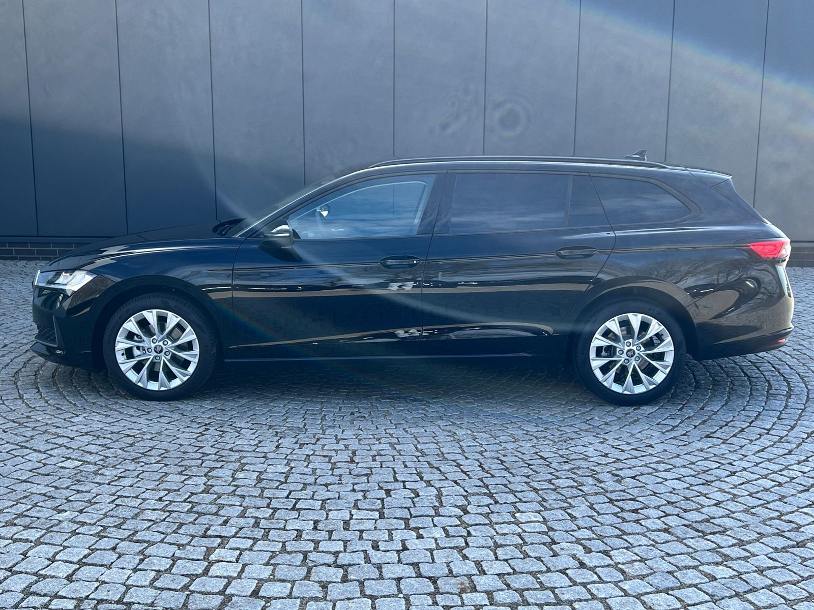 Fahrzeugabbildung SKODA Superb Combi Selection 2.0 TDI DSG *AHK, Navi, 1