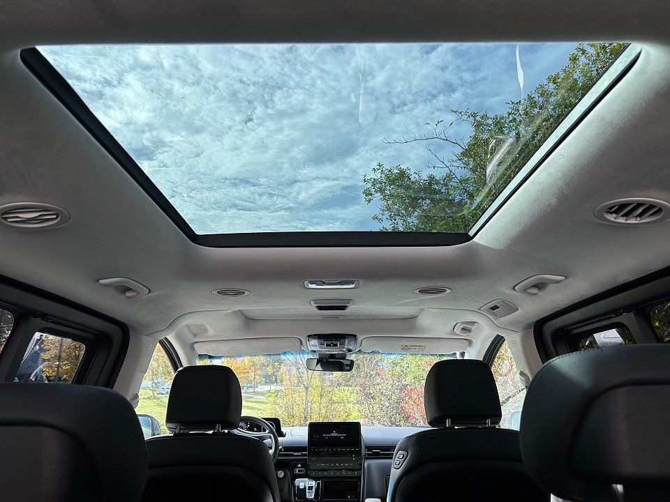 Fahrzeugabbildung Hyundai STARIA 7SITZER 2.2 CRDi 8AT SIGNATURE AHK PANO++