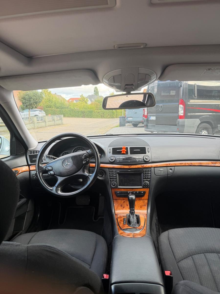 Mercedes-Benz E280 2008 — photo 11