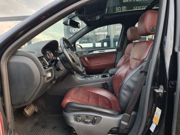 Volkswagen Touareg - 12