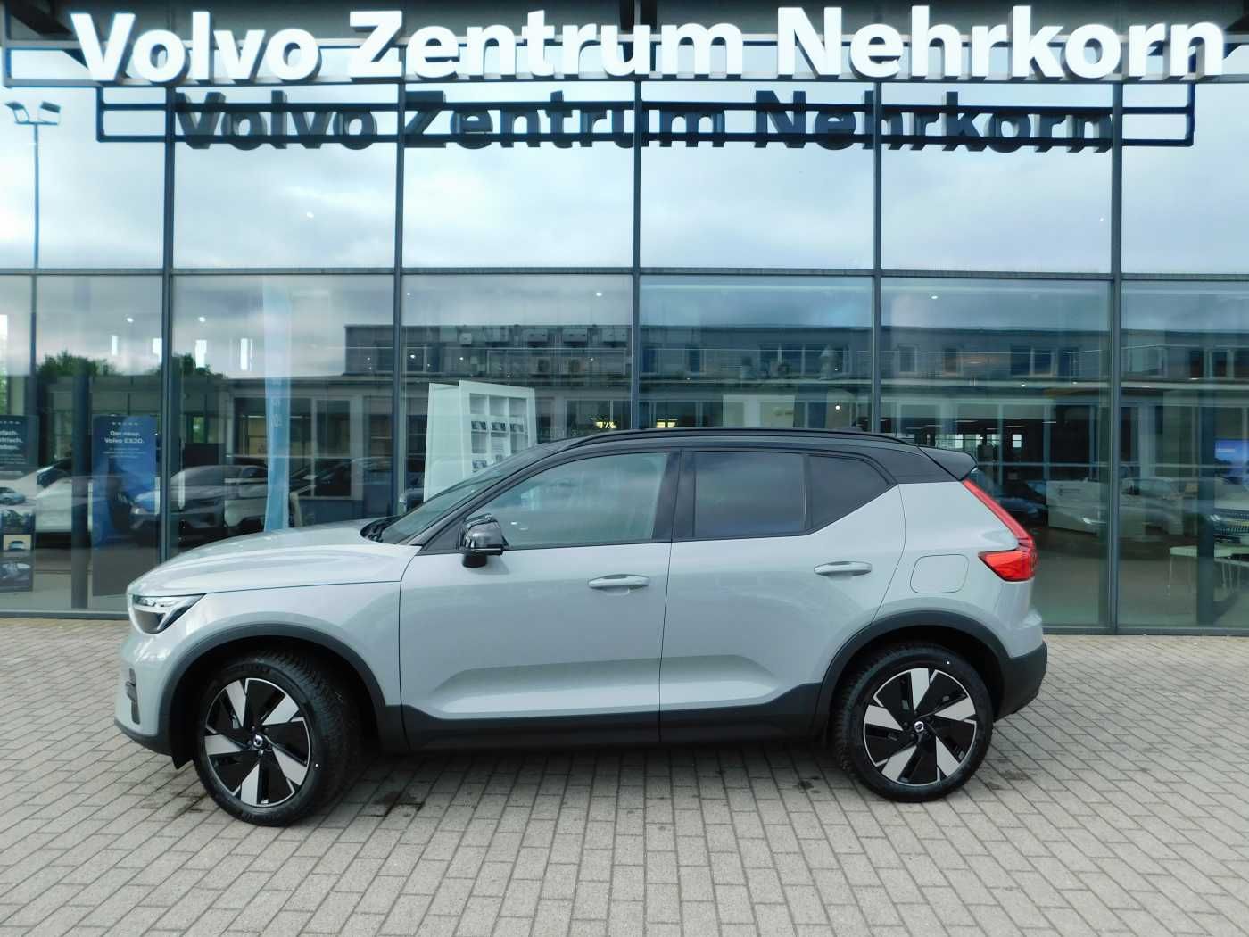 Fahrzeugabbildung Volvo XC40 Pure Electric Recharge Twin Motor Plus