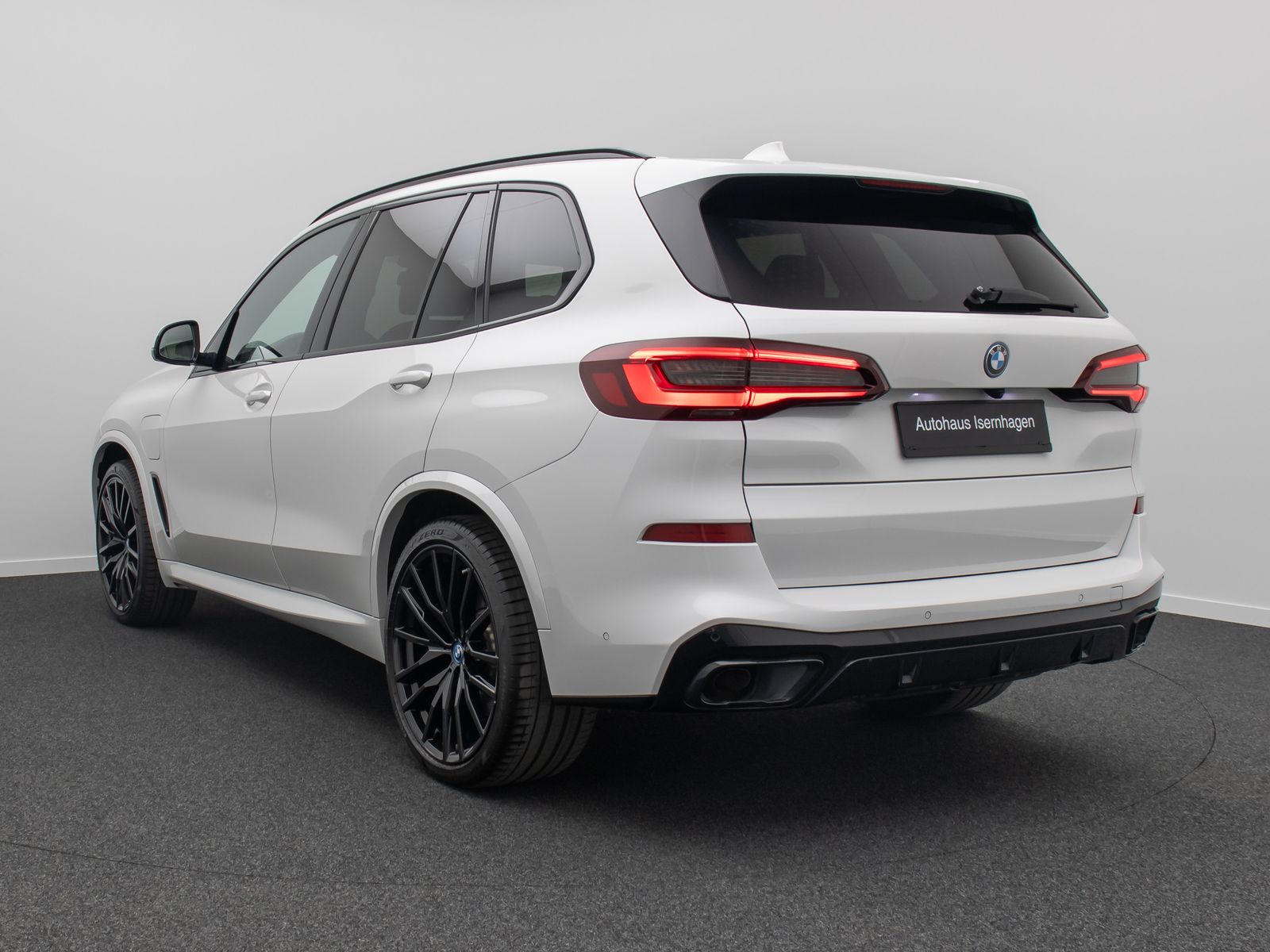 Fahrzeugabbildung BMW X5 xD45e M Sport 360° Laser SoftCl HUD DAB HiFi
