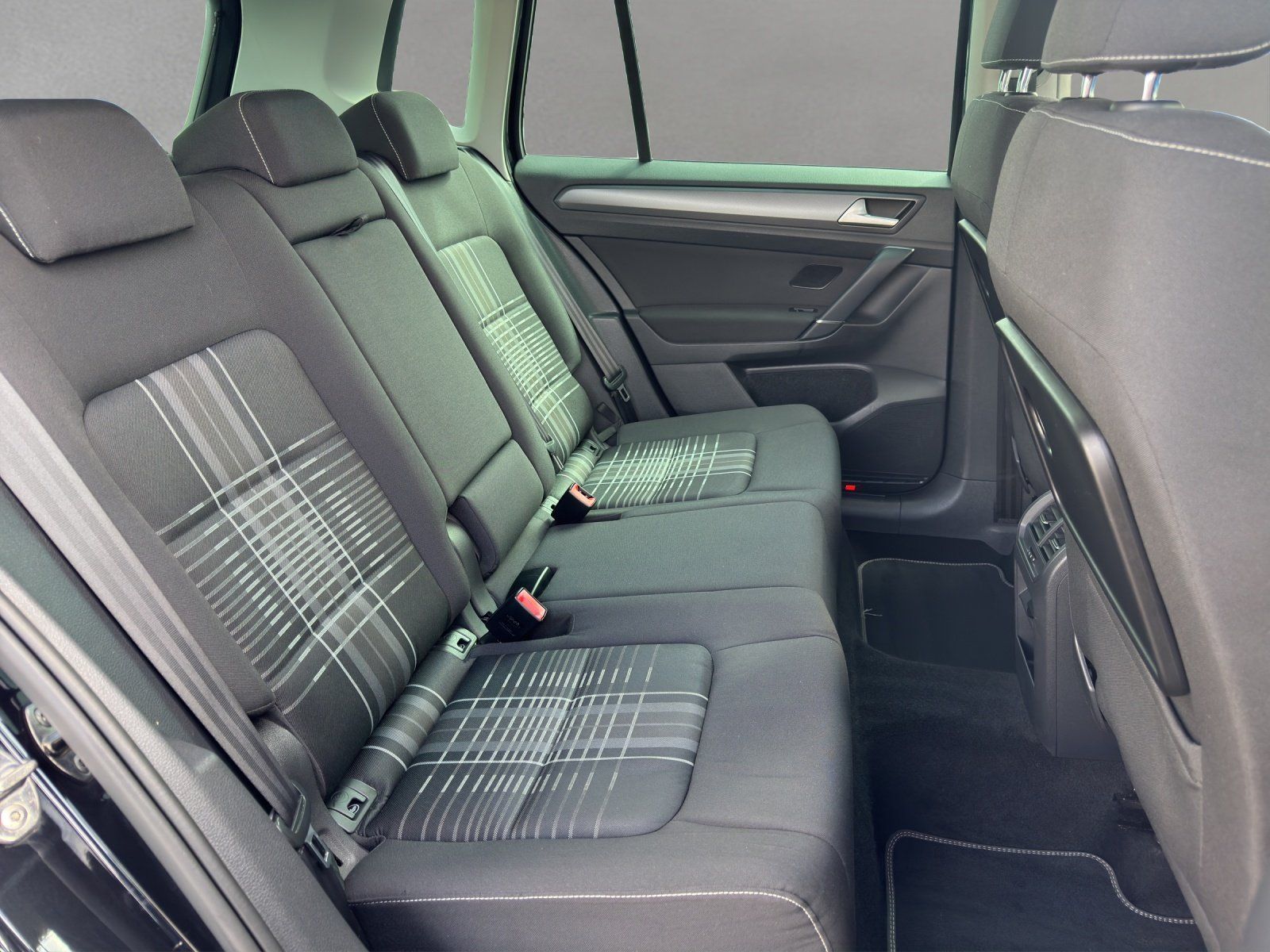 Fahrzeugabbildung Volkswagen Golf VII Sportsvan 1.4 TSI DSG Lounge/ACC/SHZ/