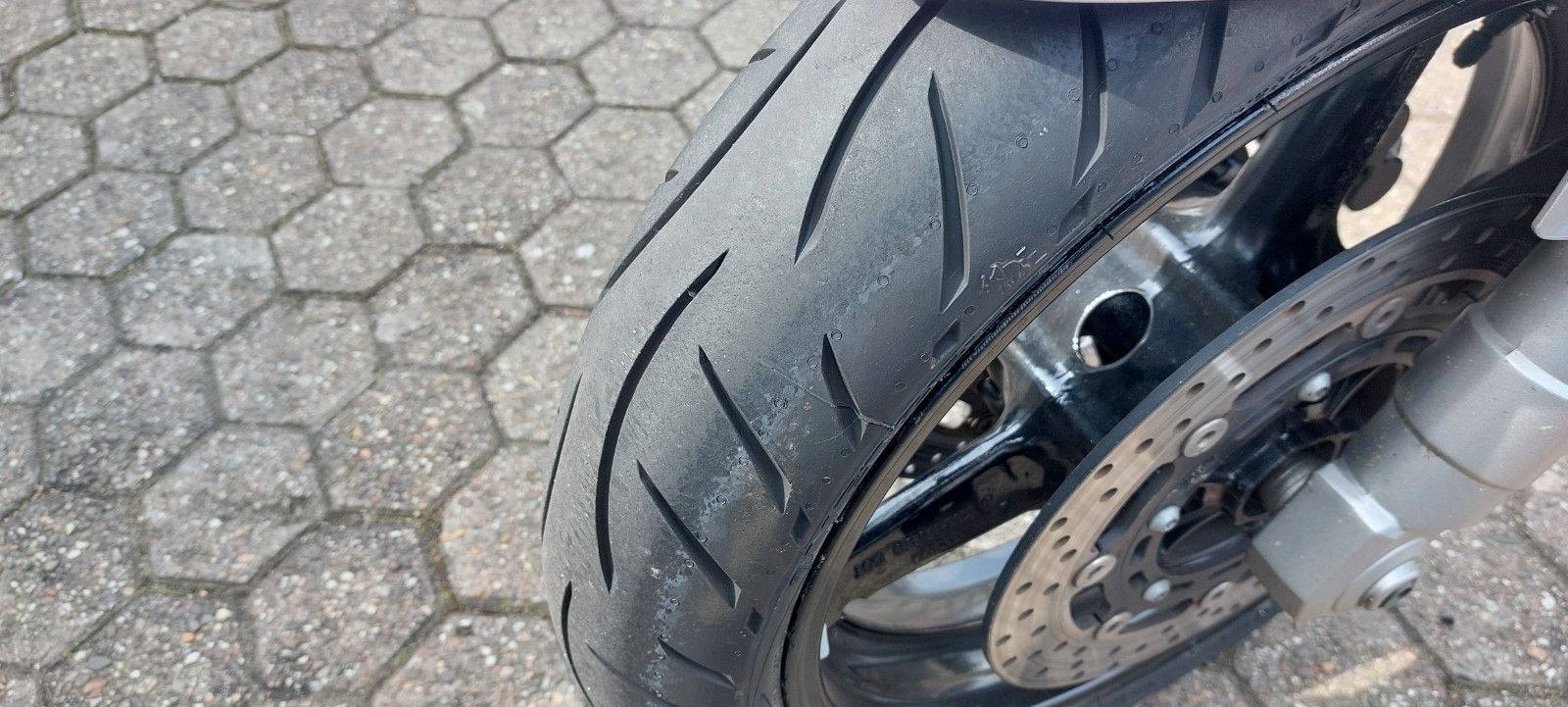 Fahrzeugabbildung Yamaha FZS 1000  1. Hand  inkl Zahnriemen/ Bos u.v.m