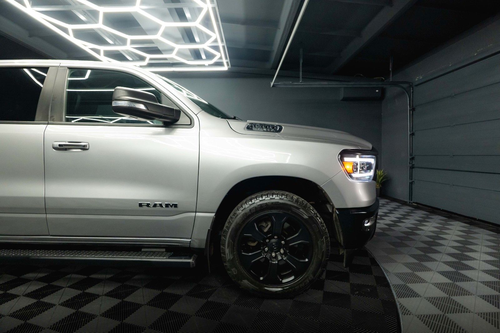 Fahrzeugabbildung Dodge RAM 5.7 V8 HEMI 4x4 OFFROAD Night-Paket *LED*