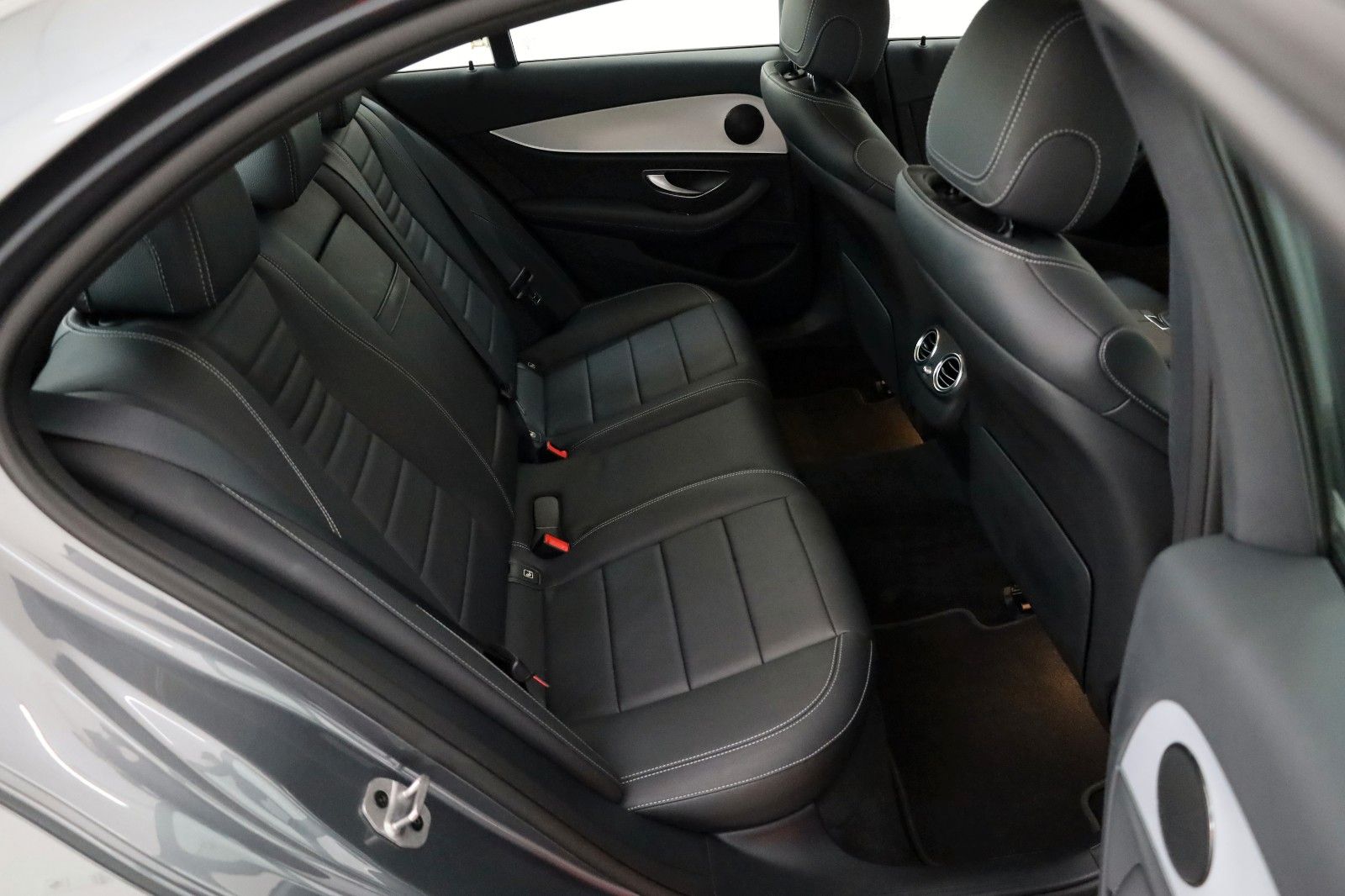 Fahrzeugabbildung Mercedes-Benz E 300 e Avantgarde Lim.,Leder,Navi,SH,Kamera,AHK