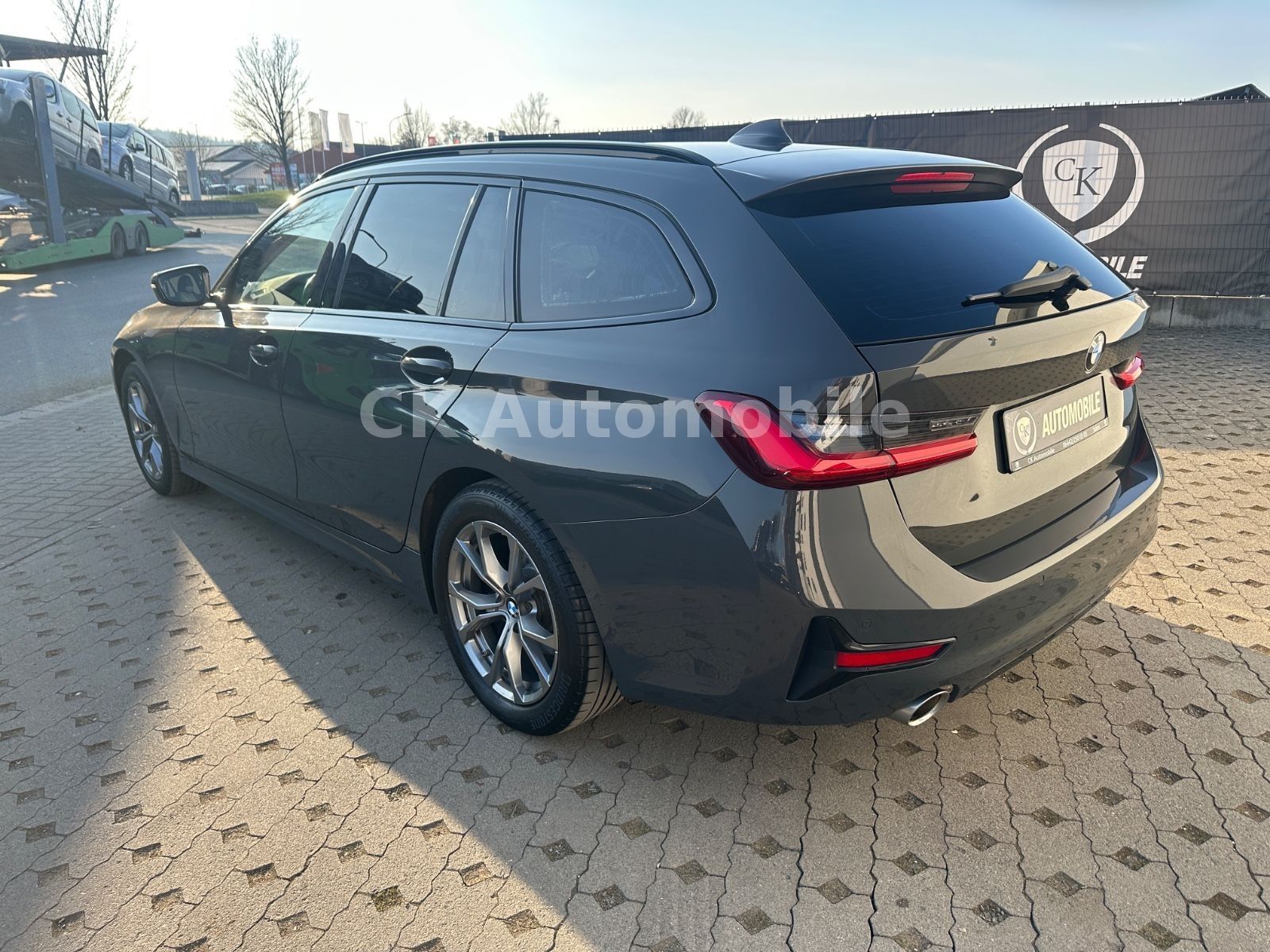 Fahrzeugabbildung BMW 320dxDrive Touring Sport-Line/Laser/Pano/ACC/AHK