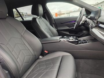 BMW 520d xDrive Touring M Sportpaket Head-Up DAB