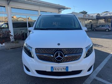 Mercedes V 220 - 2