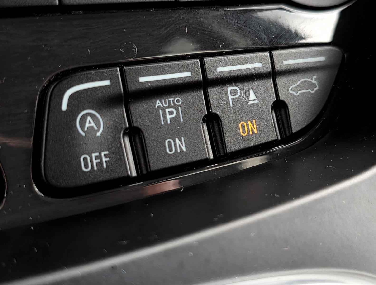 FORD KUGA 150CH - TITANIUM - 4X4 - BVM - HAYON ÉLECTRIQUE - PACK SPORT - COURROIE DE DISTRIBUTION NEUVE