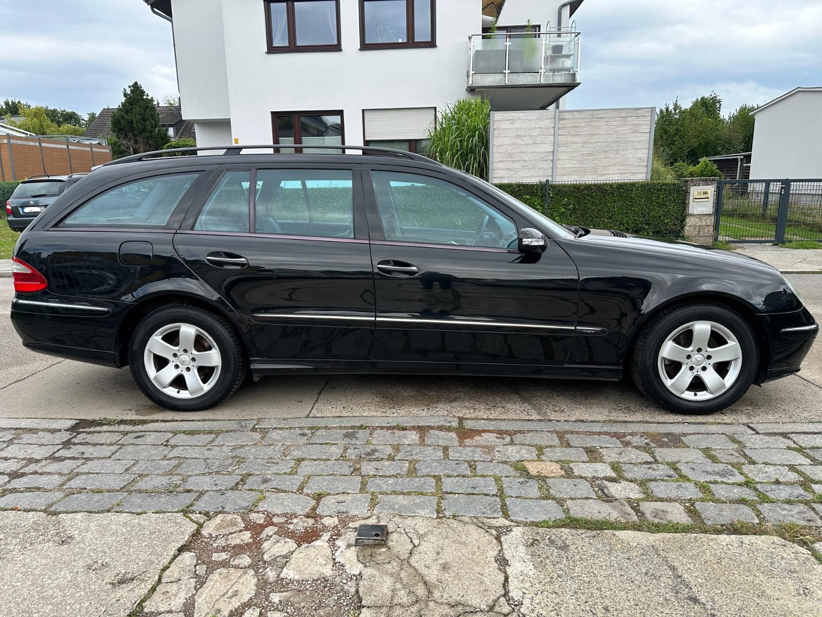Mercedes-Benz E240 2004 — photo 17