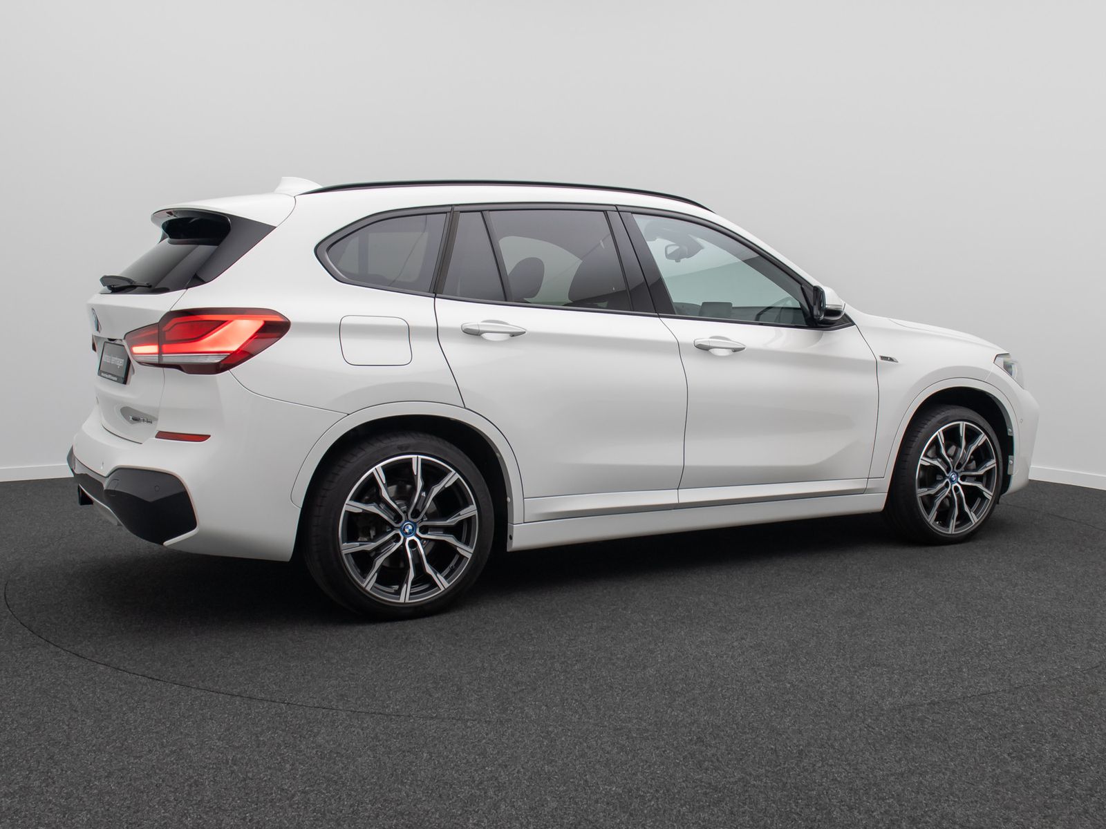 Fahrzeugabbildung BMW X1 xD25e M Sport Kamera HUD DAB H/K Komfort 19"