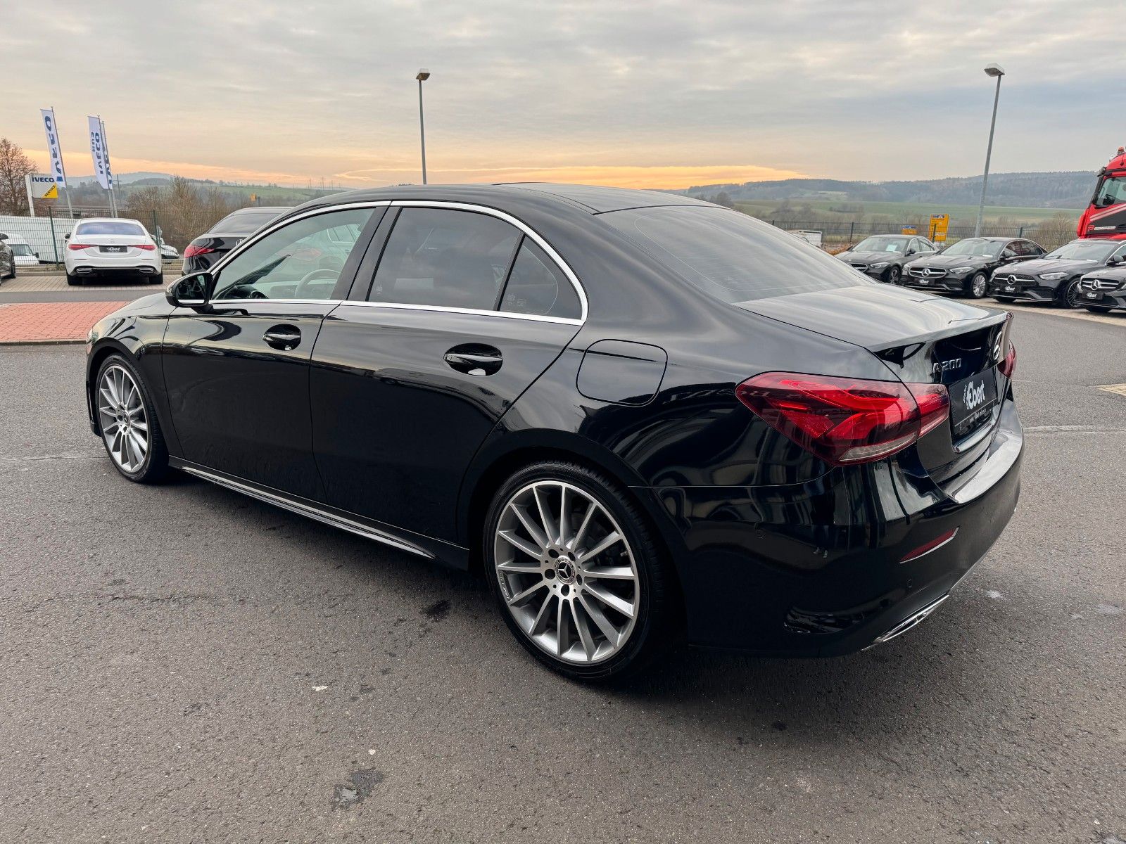 Fahrzeugabbildung Mercedes-Benz A 200 AMG 19"+Ambiente+R-Kamera+Pano+LED+MBUX