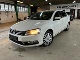 Volkswagen Passat Lim. BlueMotion 2,0TDI DSG 140HK - Volkswagen Passat aus 2012 mit Diesel-Antrieb: Limousine