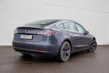 Tesla Model 3 Standard-Reichweite Plus - silberne Tesla Model 3