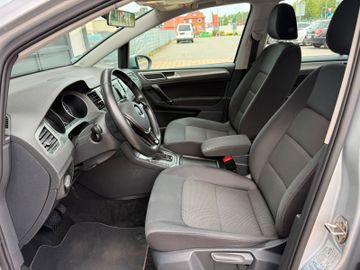 Volkswagen Golf - 11