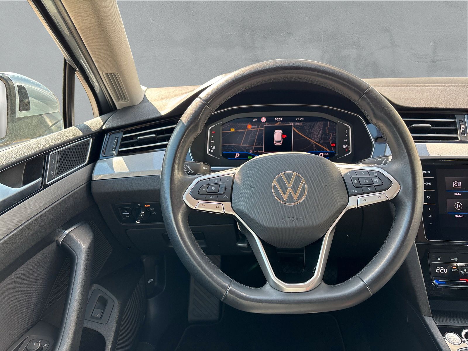Fahrzeugabbildung Volkswagen Passat Variant Business 1.5 TSI DSG RFK App-Conn