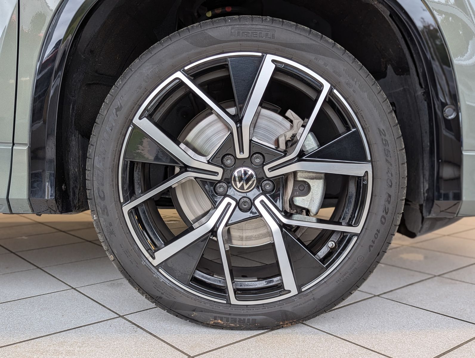 VW Tayron 2.0TDI 4M R-Line Launch Pano Black AHK 20 - Image 10