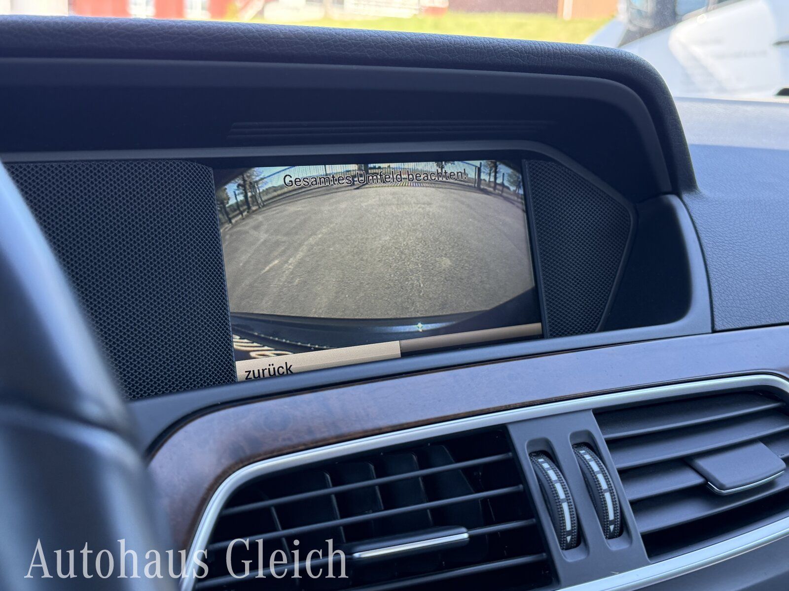 Fahrzeugabbildung Mercedes-Benz C 180 CGI Elegance BE Ausstattung BlueEfficiency