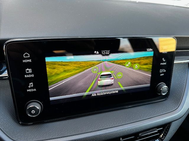 Fabia Essence PDC;CARPLAY;FSE;LED