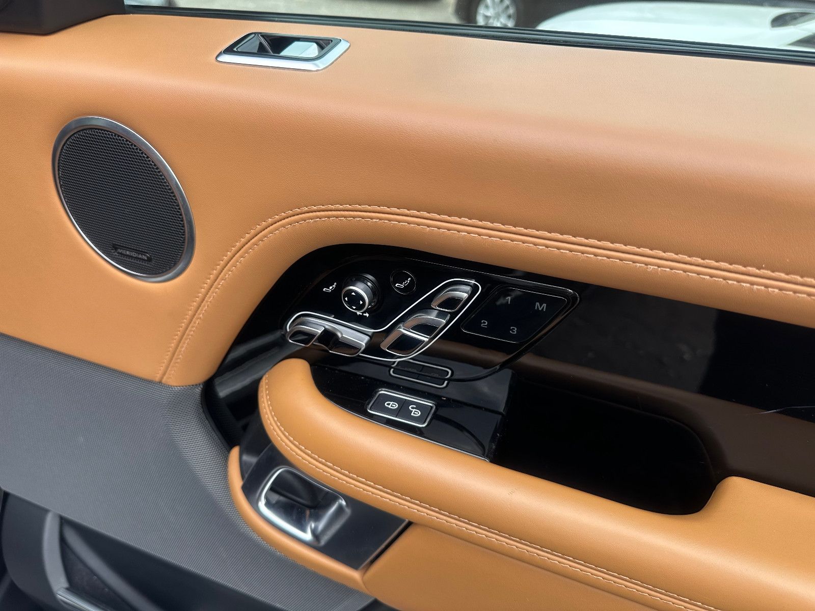 Fahrzeugabbildung Land Rover RANGE ROVER AUTOBIOGRAPHY*VOLL.+1.HAND+GEPFLEGT*