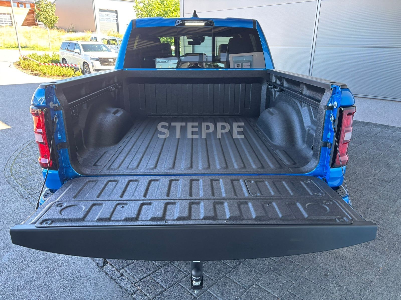 Dodge 2026 RAM 1500 5,7LV8 Night Safety Tech. AHK 22"