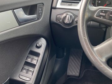 Bild 15 Audi A4 Avant Attraction AHK leichte optische Mängel
