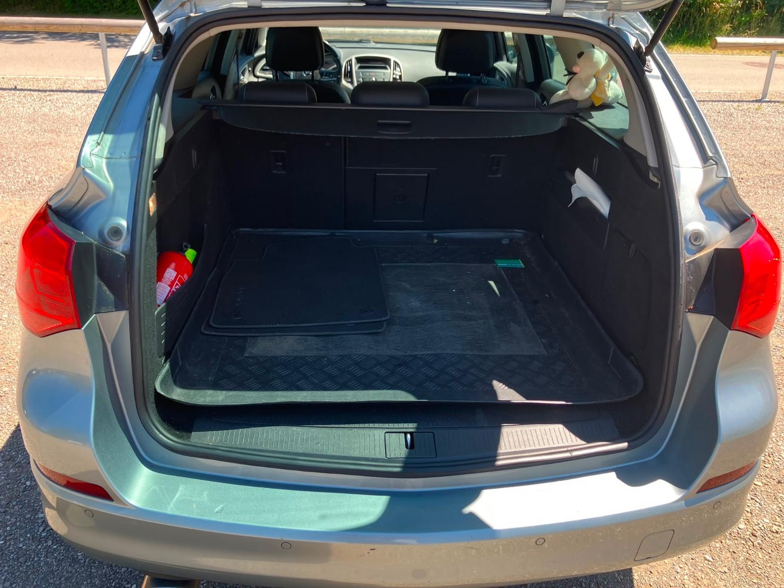 Opel Astra 2012 — photo 7
