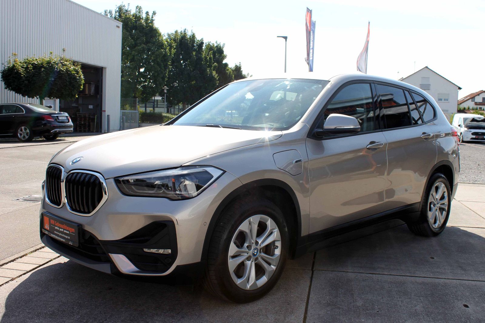 Fahrzeugabbildung BMW X1 xDrive25e Advantage LED KAM ACC SHZ NAV H&K