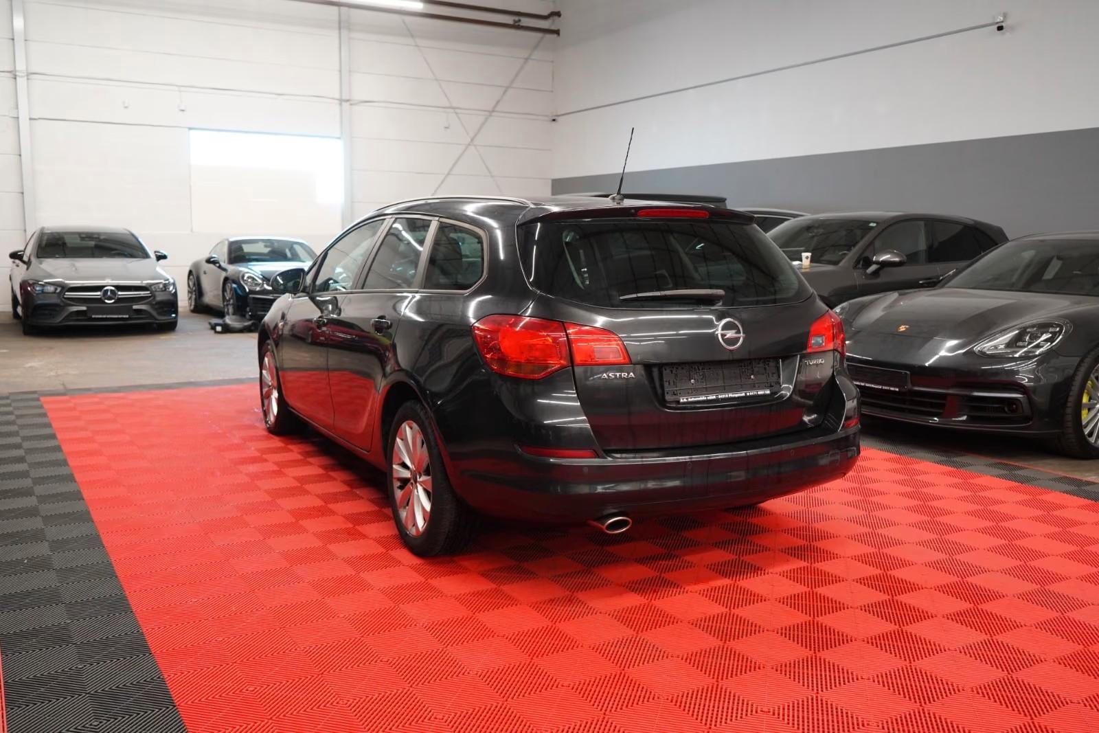 Opel Astra 2012 — photo 7