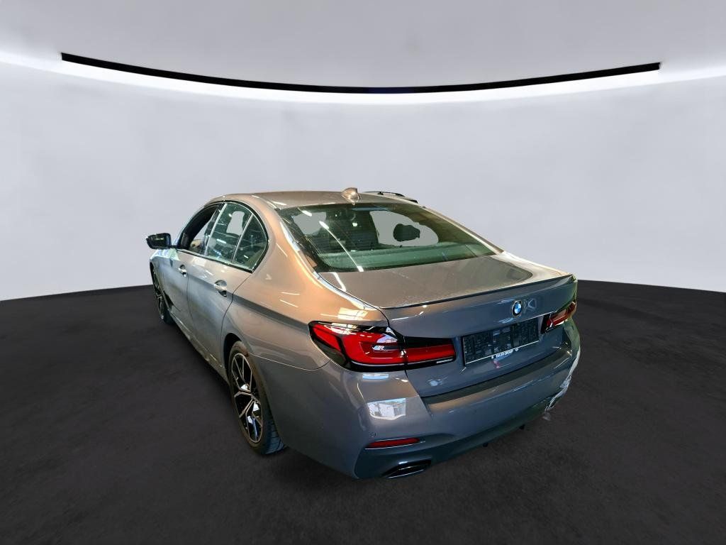 Fahrzeugabbildung BMW 530i M-Sport/INDIVIDUAL/HUD/360°KAMERA/H&K/