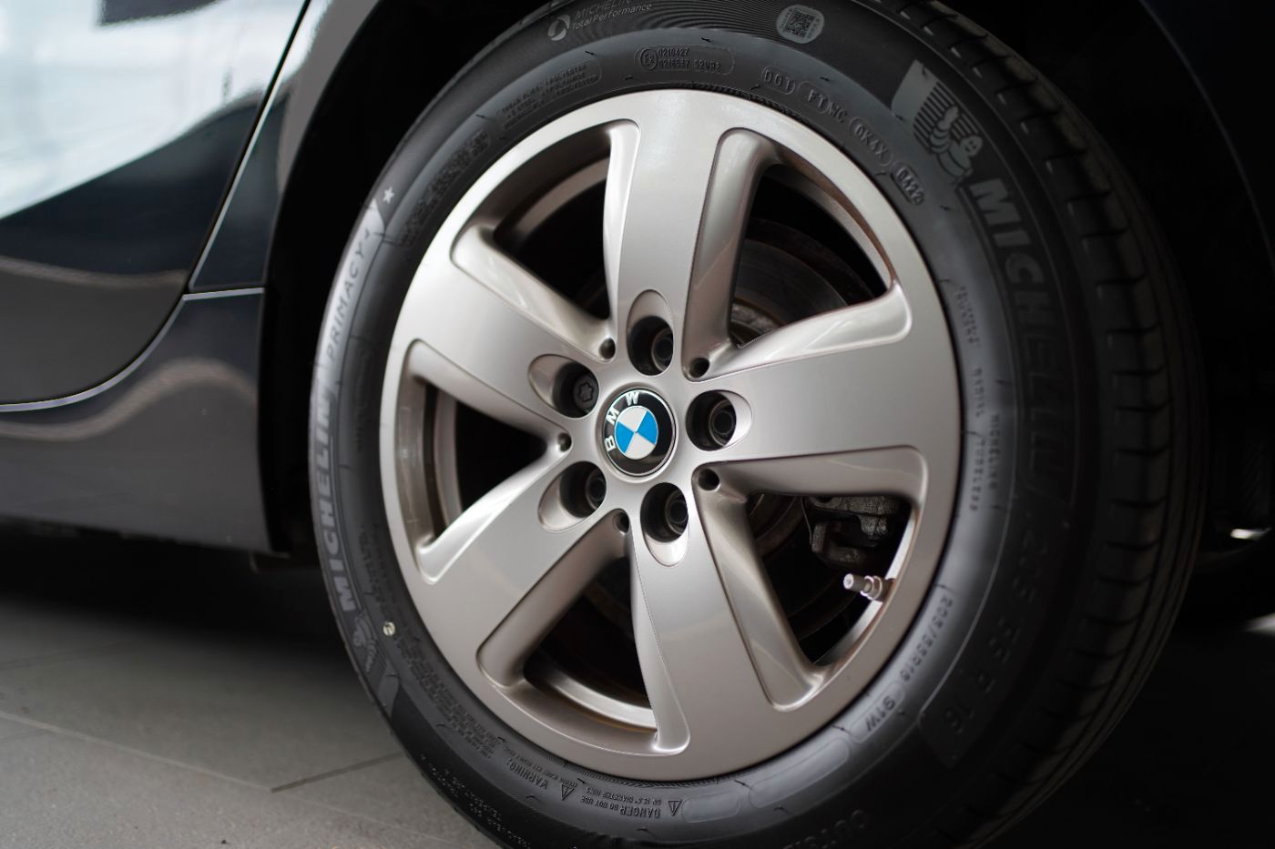 Fahrzeugabbildung BMW 118i Advantage +LED+PDC+LMR+Sport-Lederlenkrad+