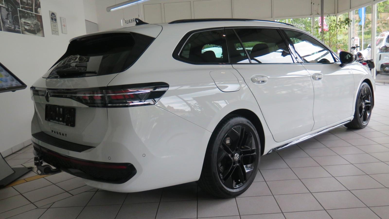 Volkswagen PASSAT VARIANT 2.0 TDI R-LINE DSG *STANDHZG.*