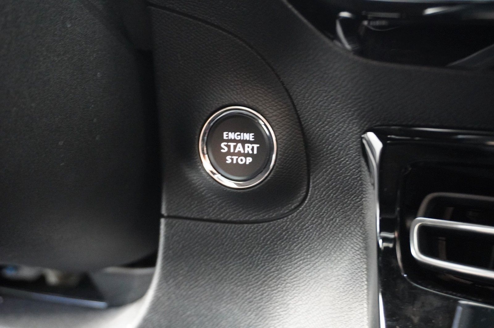Fahrzeugabbildung Opel Mokka-e ELEGANCE 3-PHASIG NAVI/LED/VIRTU/SHZ/DAB