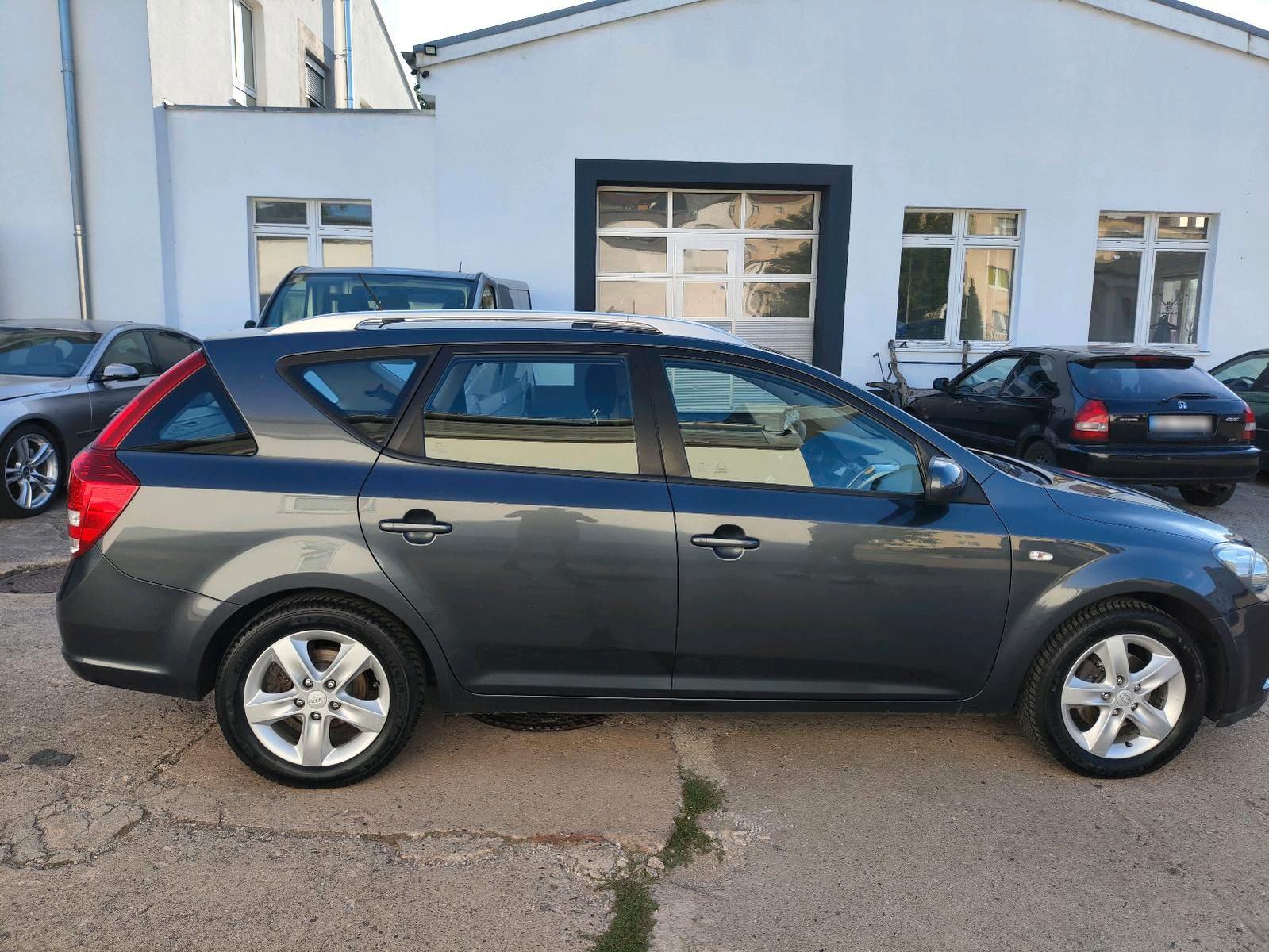Kia cee'd 2011 — engine 90 HP (66kW)