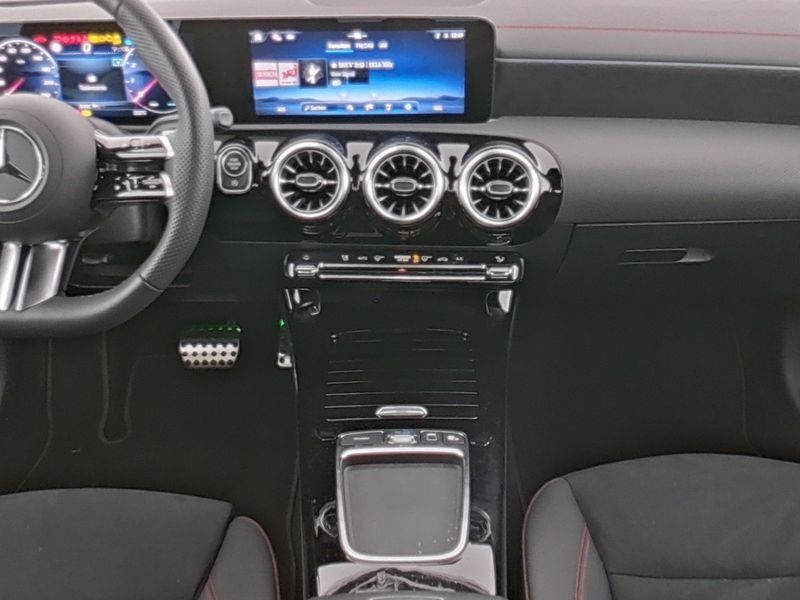 Fahrzeugabbildung Mercedes-Benz CLA 200 AMG*Totwink*LED*Kamera*CarPlay*Wide*Navi