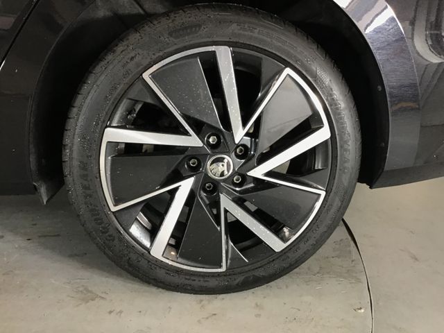 Fahrzeugabbildung Skoda Octavia Clever 2.0 TDI Combi DSG/Navi/ACC/Kamera