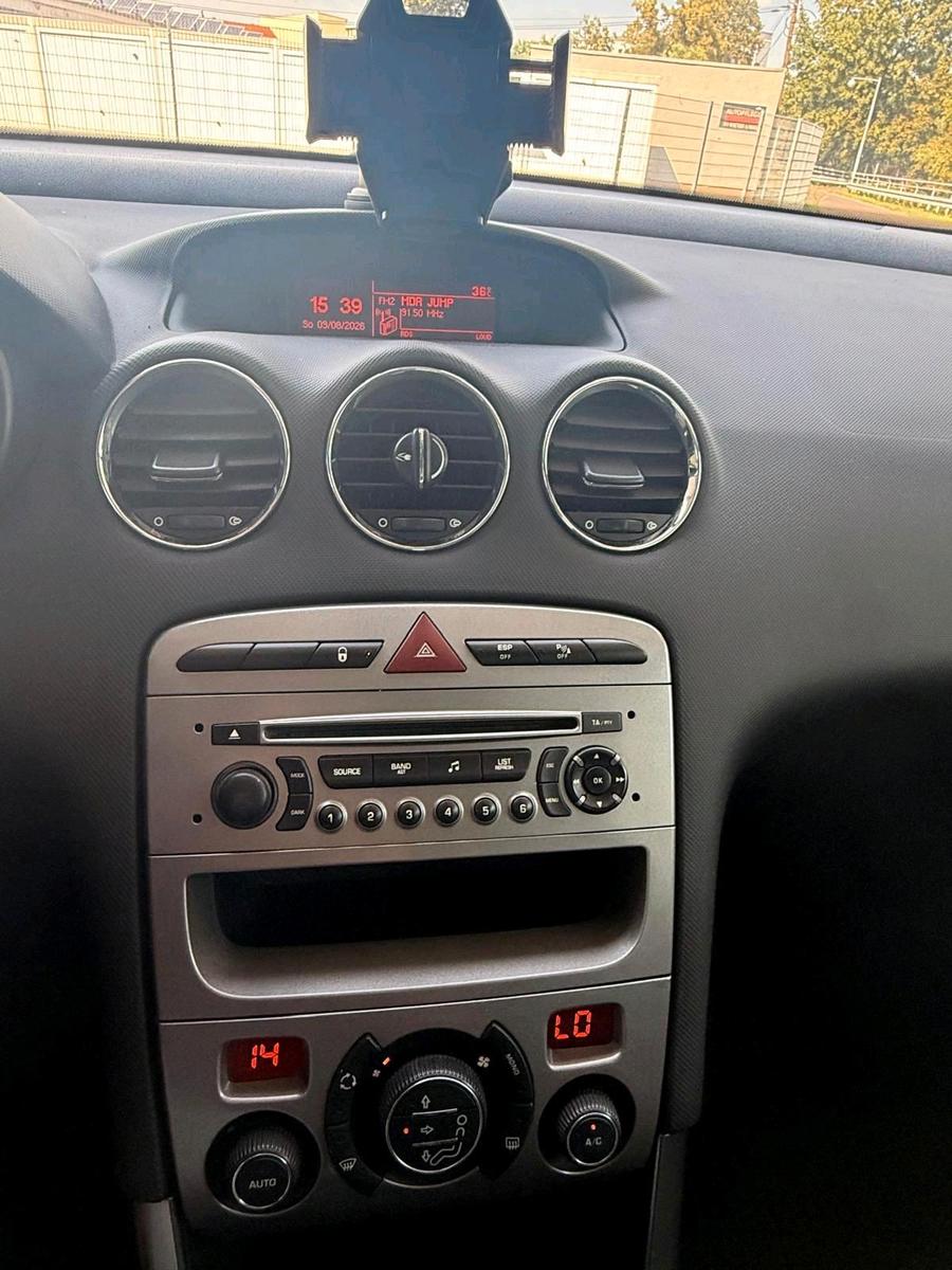 Peugeot 308 2010 — photo 8