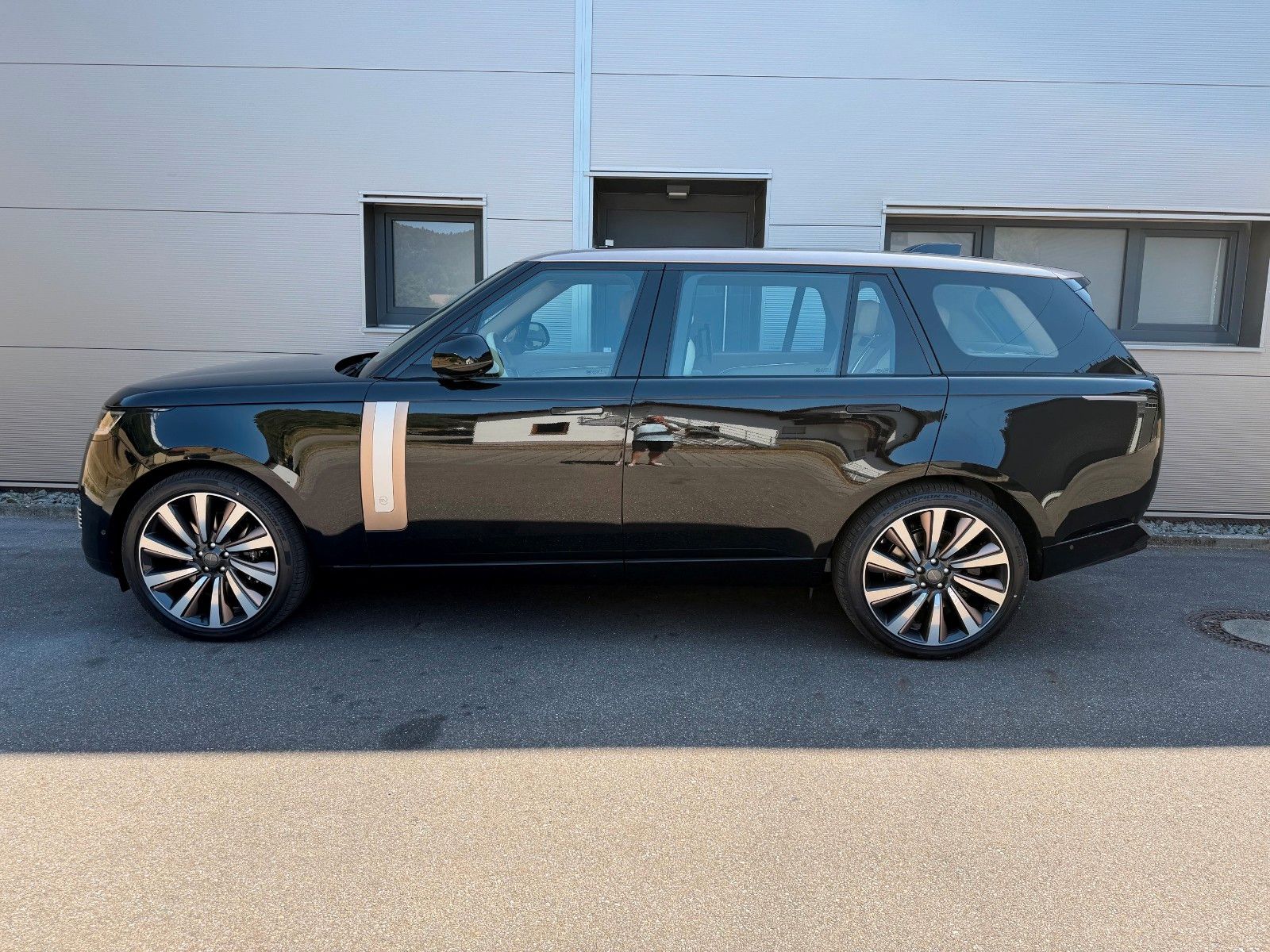 Land Rover Range Rover SV P615 LWB / Signature Suite imagem 2