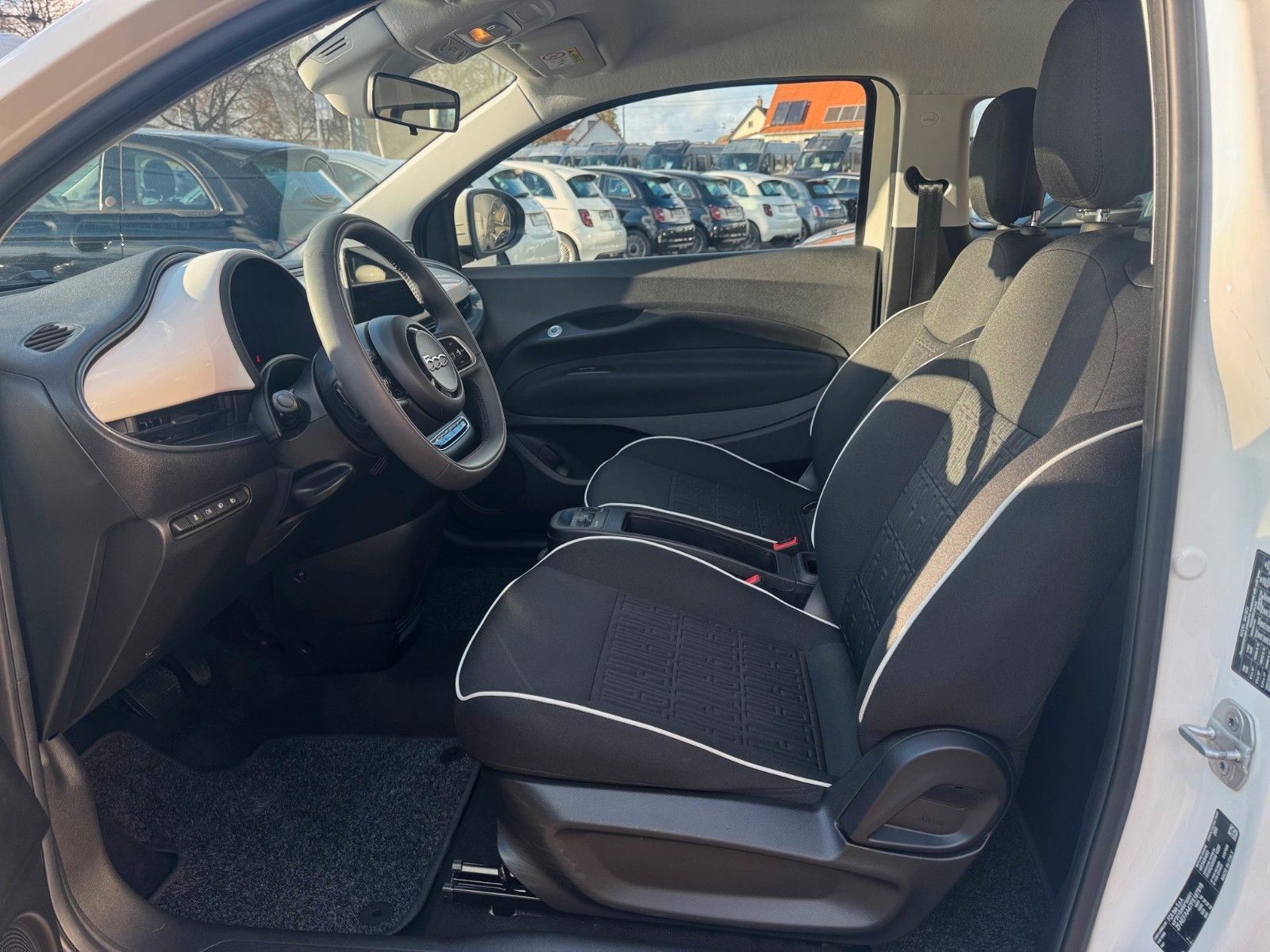 Fahrzeugabbildung Fiat 500e Carplay Touch USB Klima