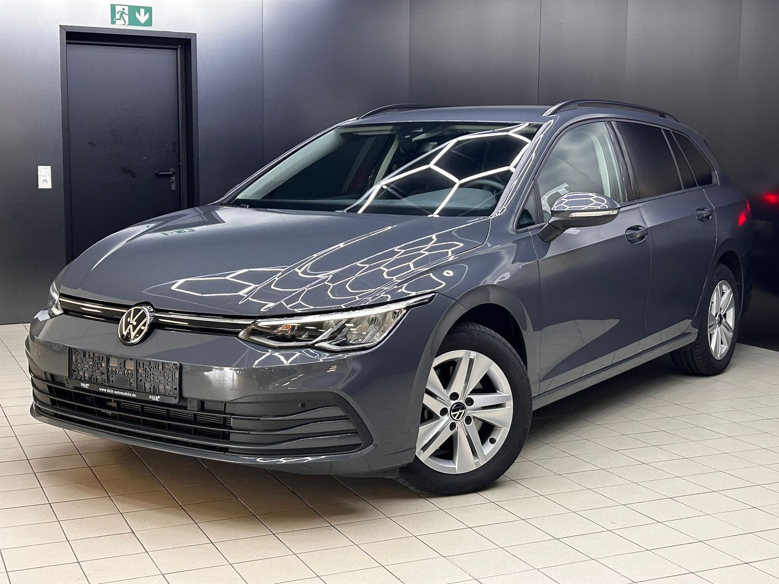 Fahrzeugabbildung Volkswagen Golf VIII Life 2,0TDI DSG VIRTU+LED+SHZ+NAVI+ACC