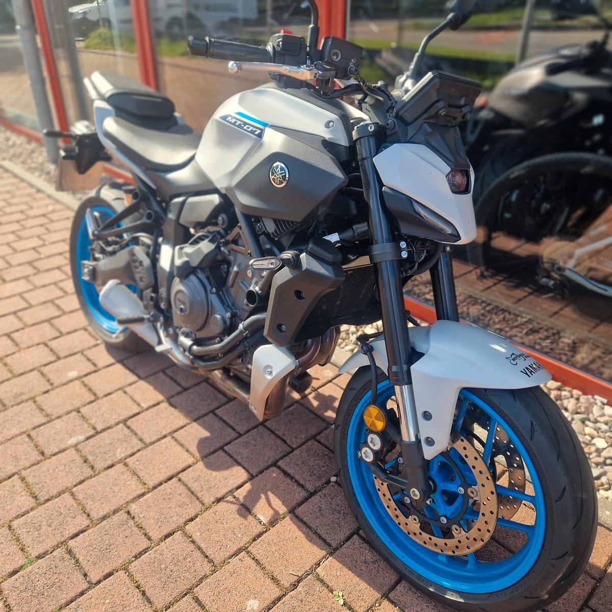 Yamaha MT07  YAMT wie neu!